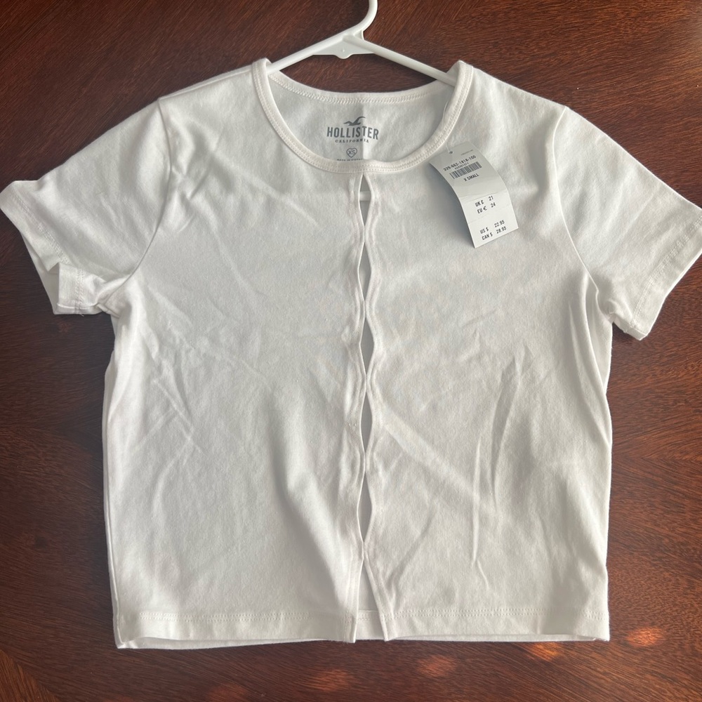 white hollister t shirt